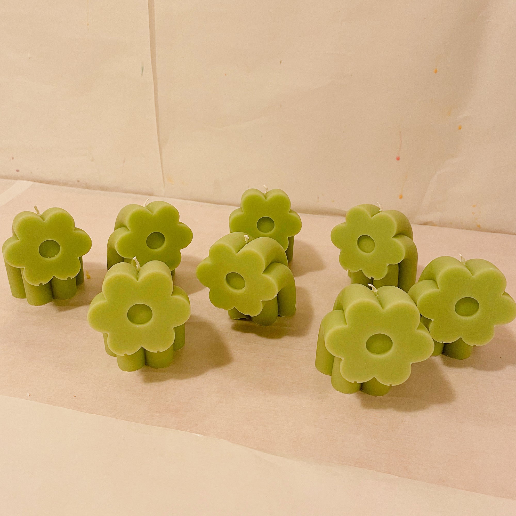 【SAMPLE SALE】Rainbow Flower Shaped Soy & BeesWax Candle