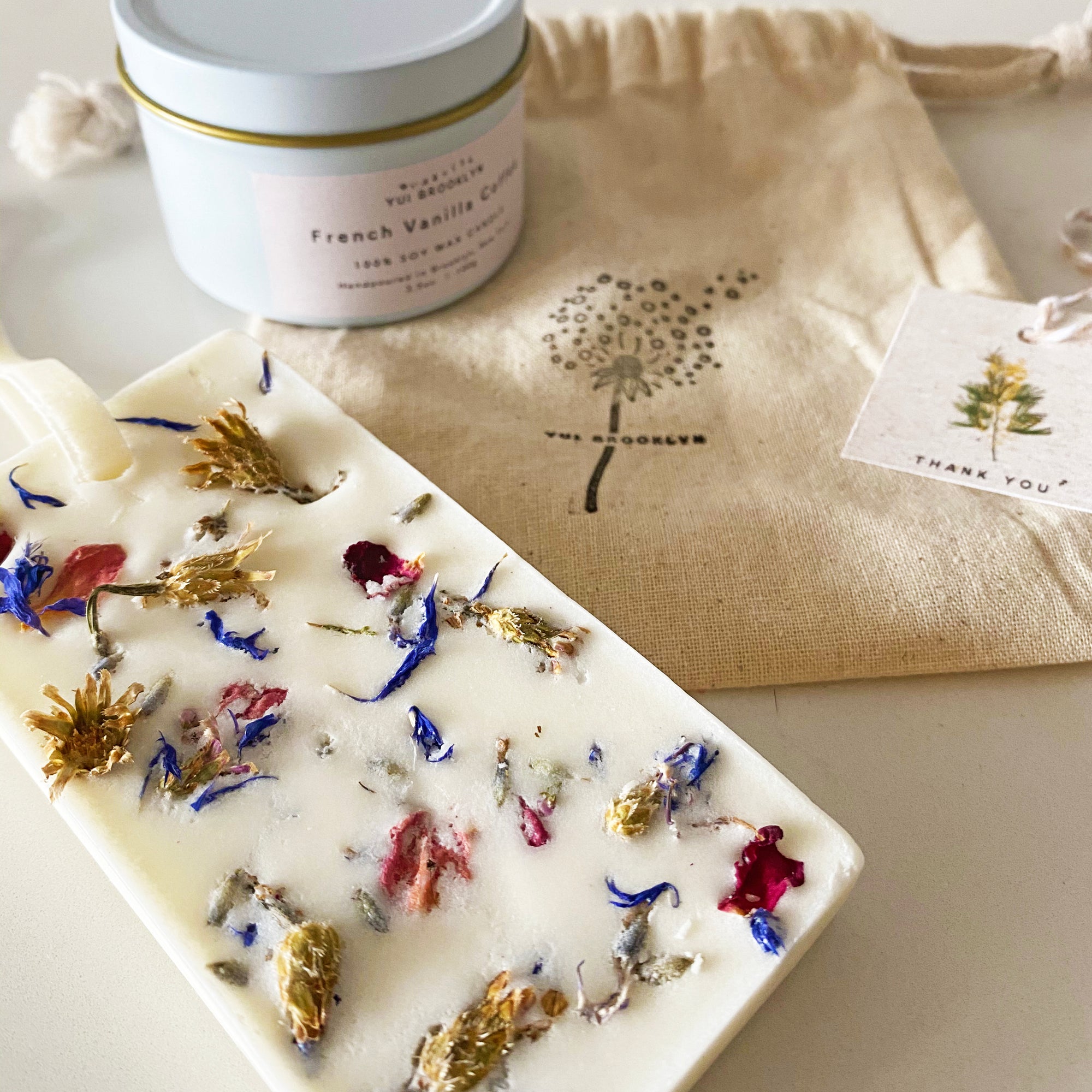 4oz Signature Candle + Botanical Soy Wax Tablet Gift set