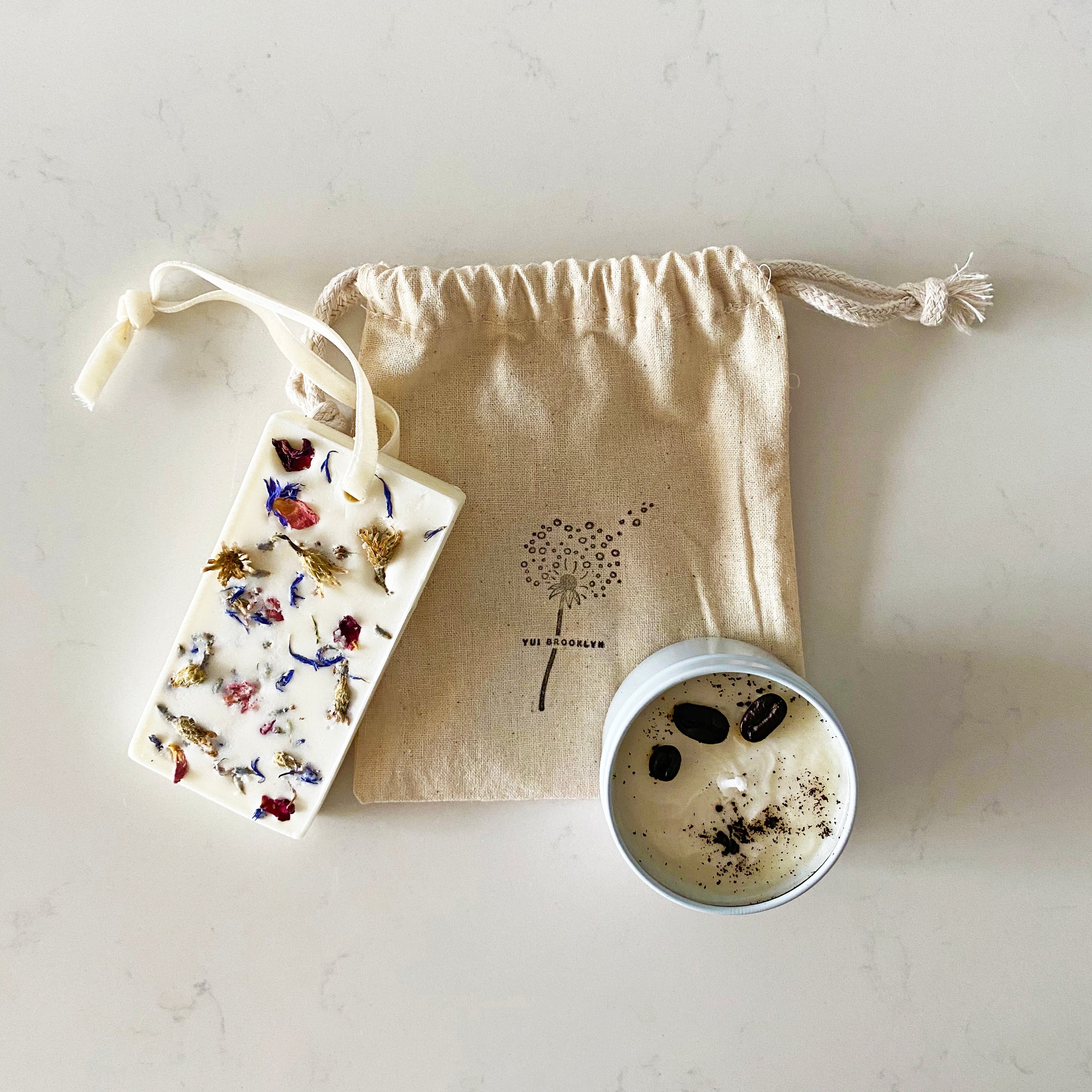 4oz Signature Candle + Botanical Soy Wax Tablet Gift set
