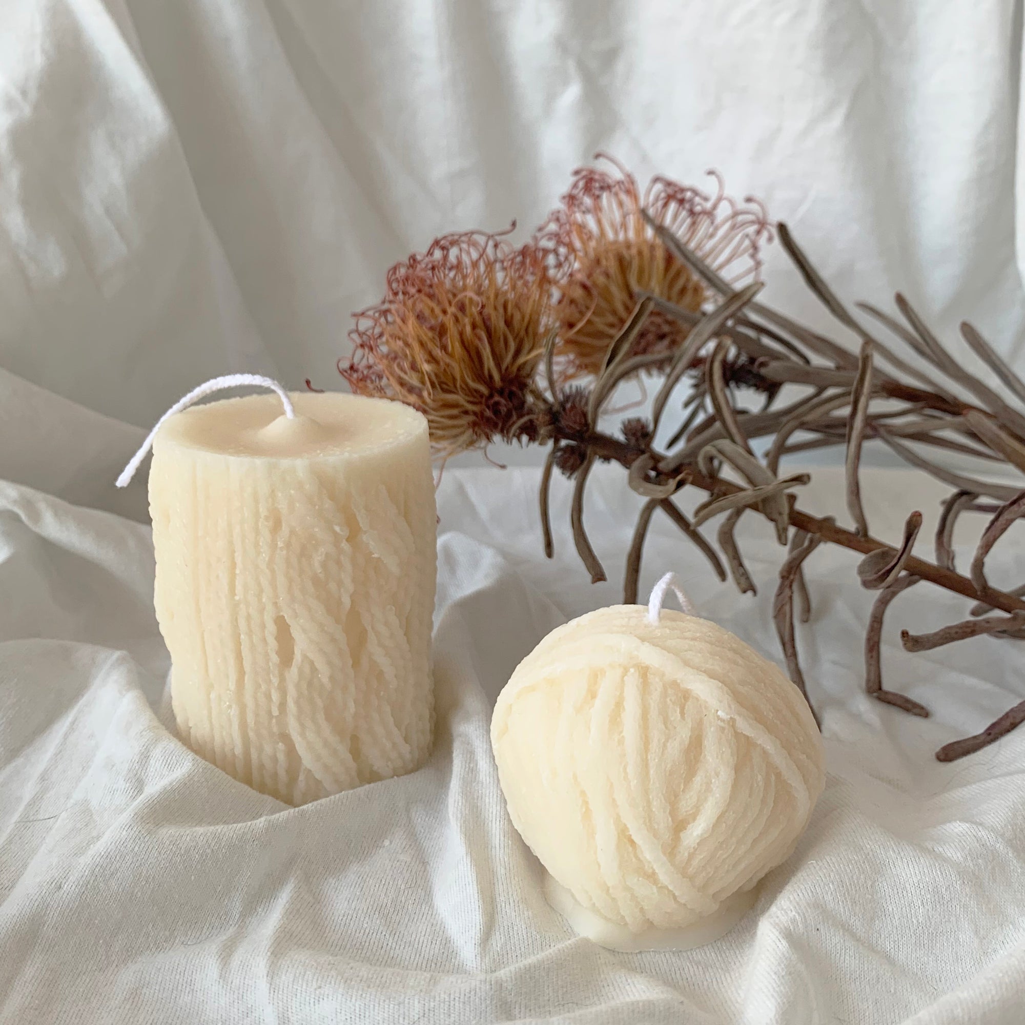 【Ready to ship】Holiday Set of 2 Knitted Shaped Soy & BeesWax Candle