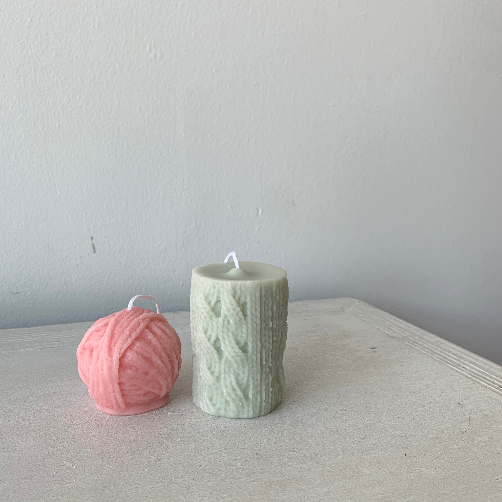【Ready to ship】Holiday Set of 2 Knitted Shaped Soy & BeesWax Candle