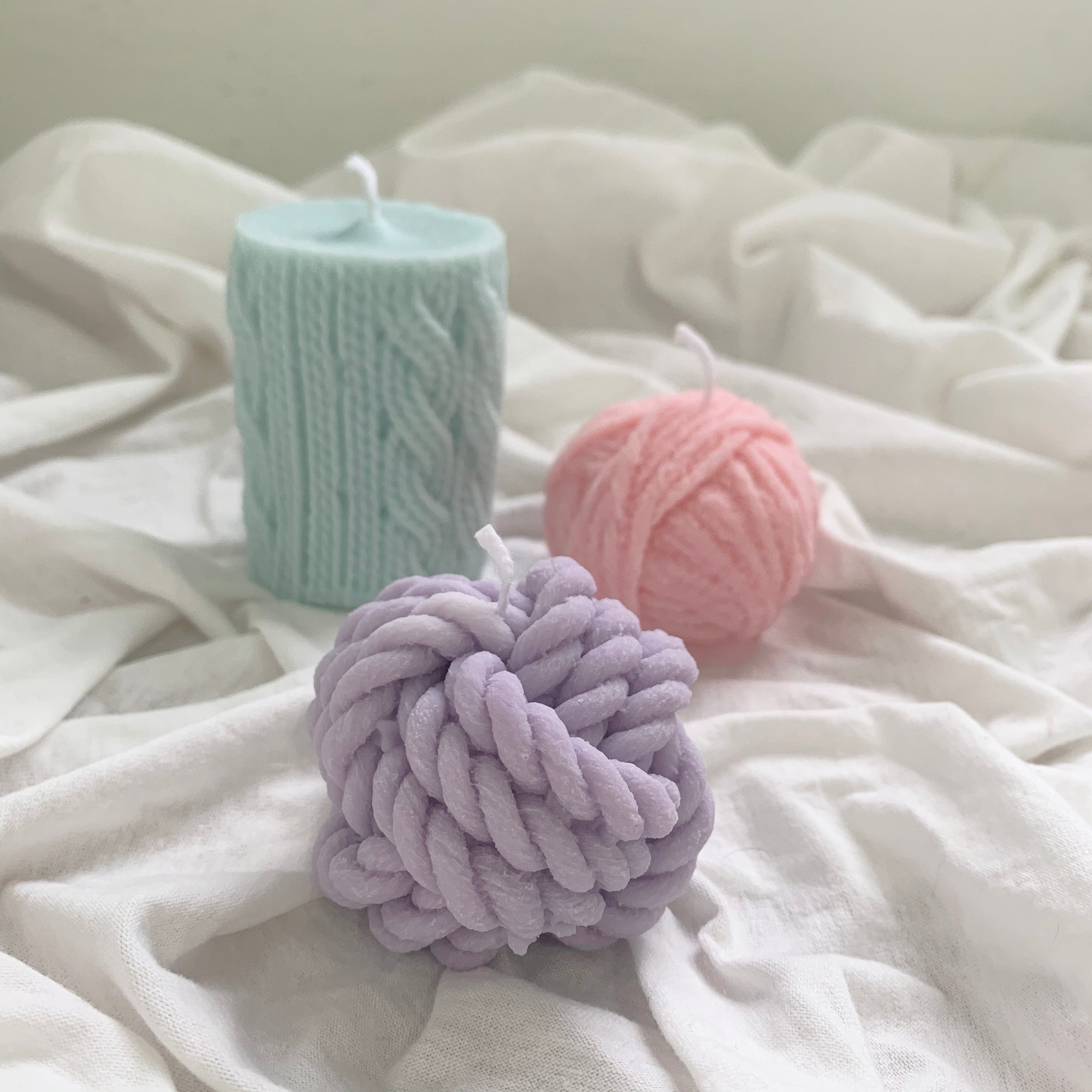 【Ready to ship】Holiday Set of 2 Knitted Shaped Soy & BeesWax Candle