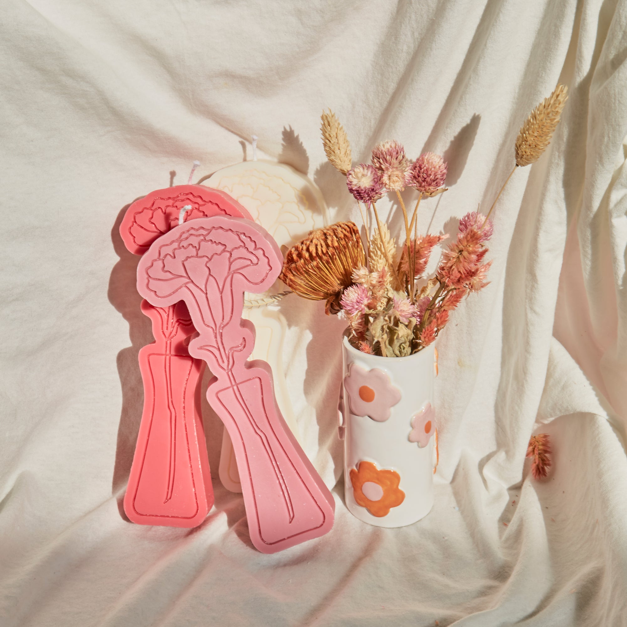 Mother's Day Gift Set Carnation Shaped Candle and Mama Bracelet │ Yui Brooklyn
