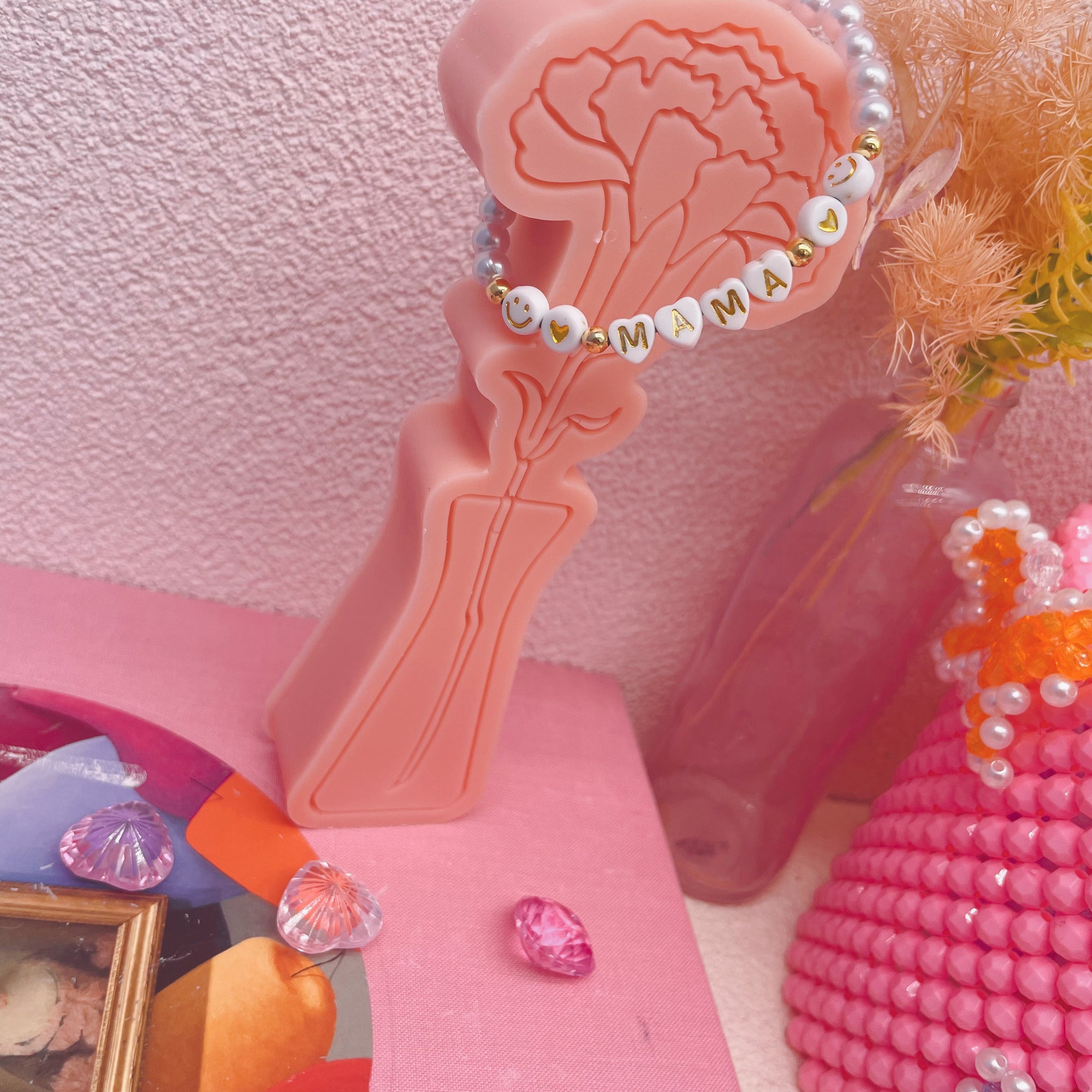 Mother's Day Gift Set Carnation Shaped Candle and Mama Bracelet │ Yui Brooklyn