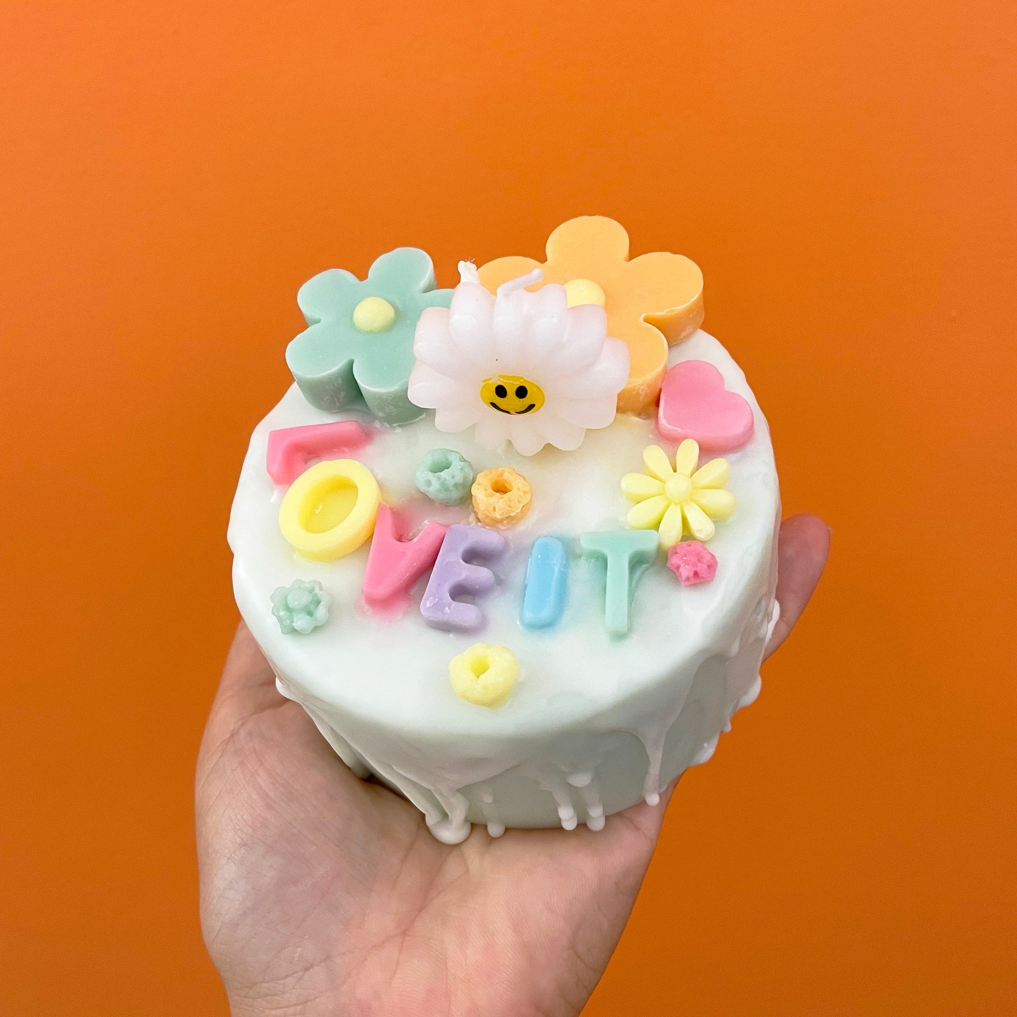 DX Personalized Cake Shaped Soy & BeesWax Candle