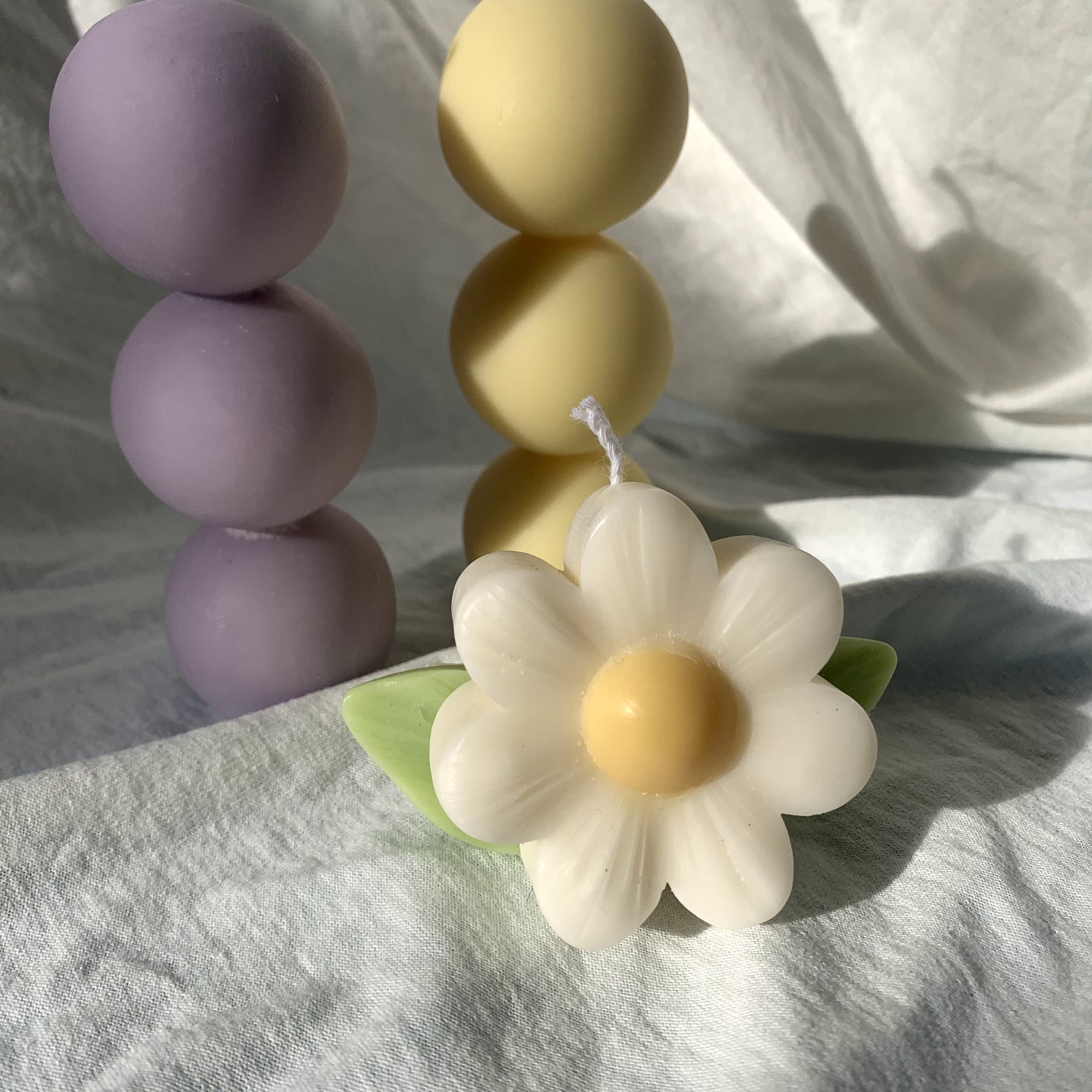 【Ready to ship】Vintage Flower Shaped Soy & BeesWax Candle