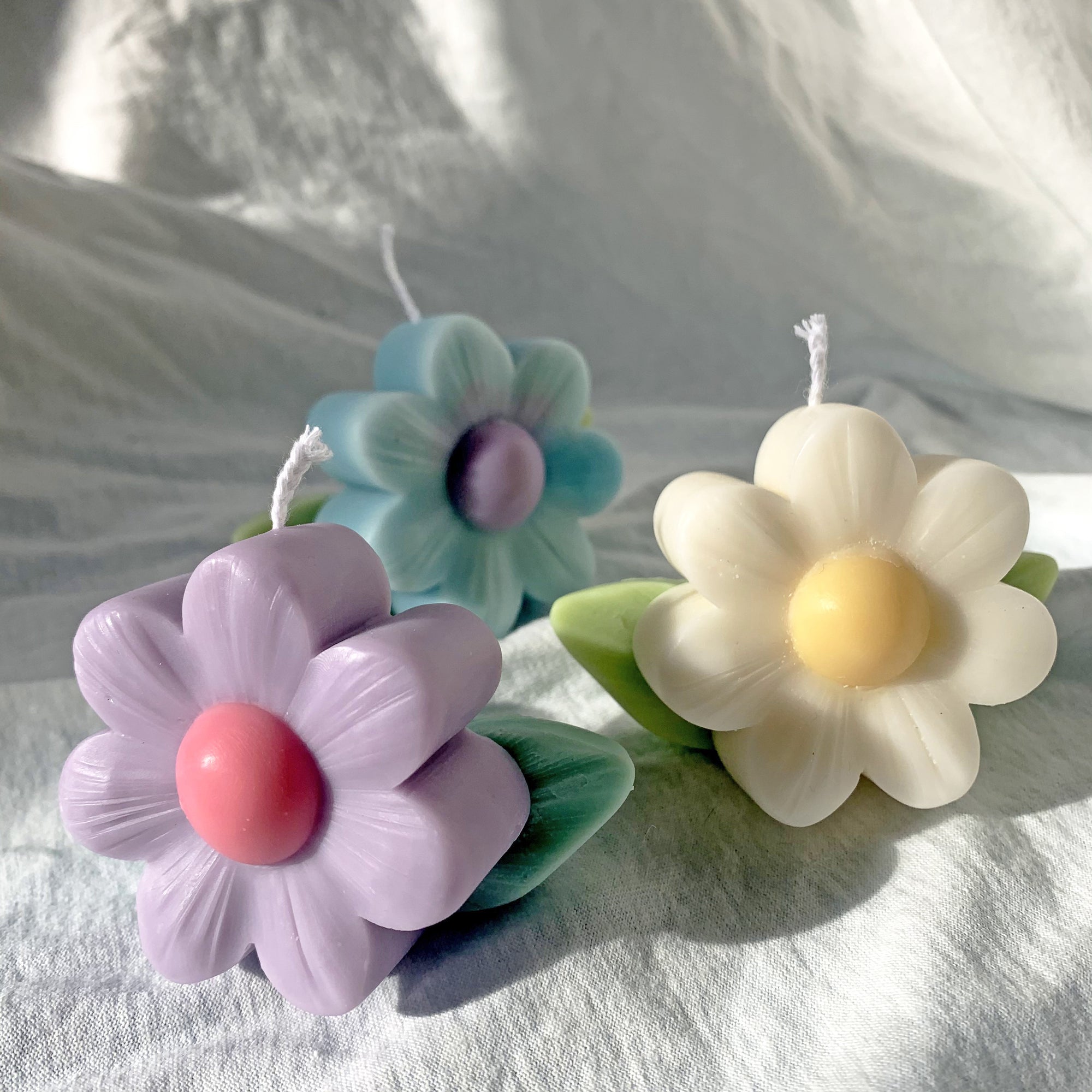 【Ready to ship】Vintage Flower Shaped Soy & BeesWax Candle