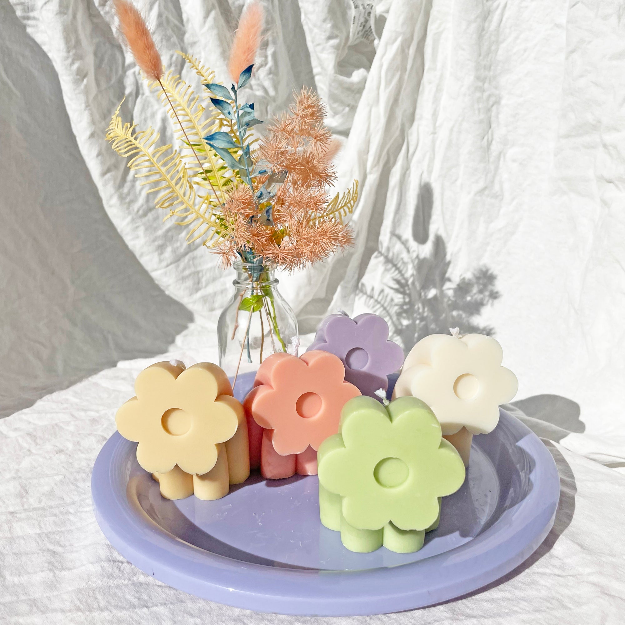 【Ready to ship】Rainbow Flower Shaped Soy & BeesWax Candle