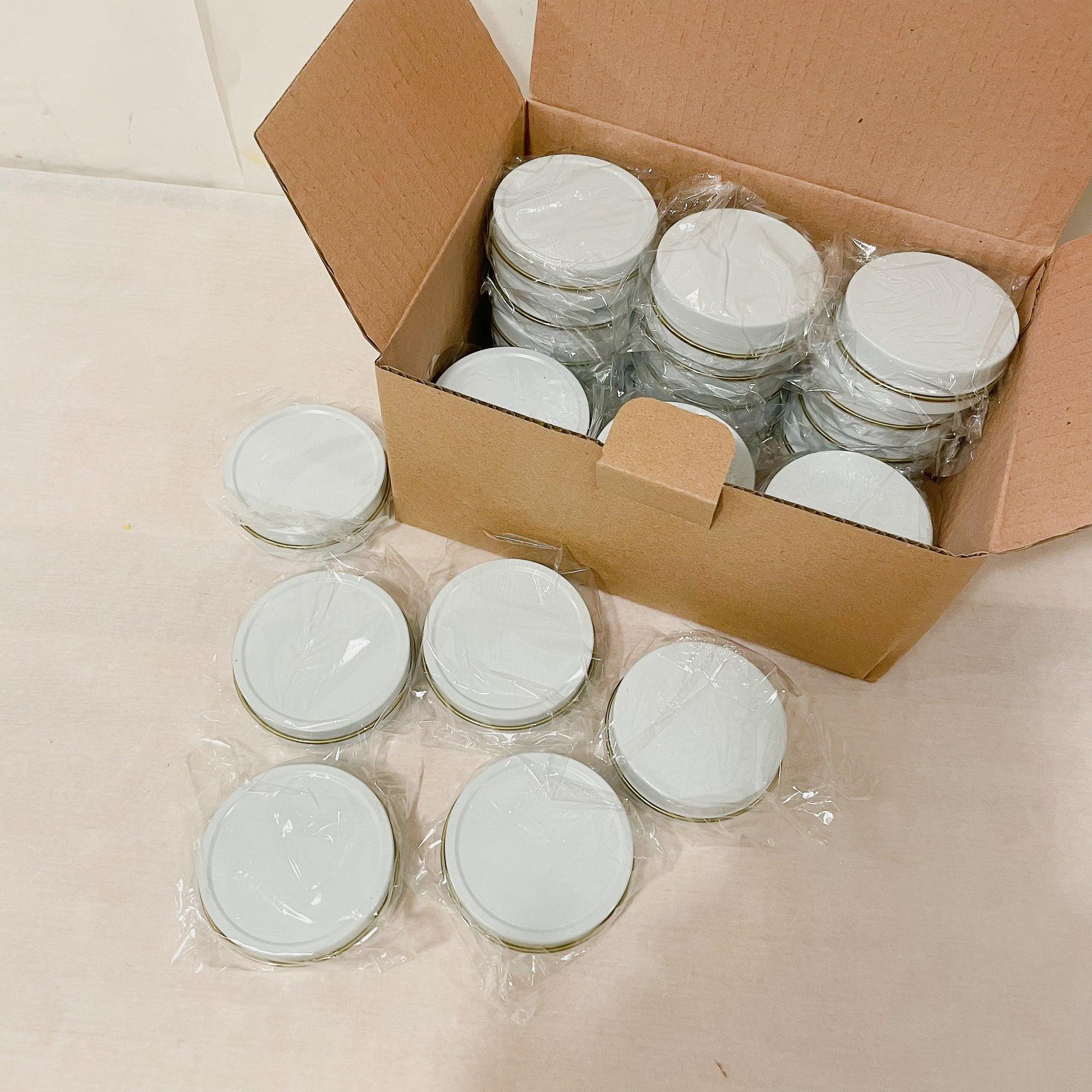 2oz White Shallow Round Tin Cans