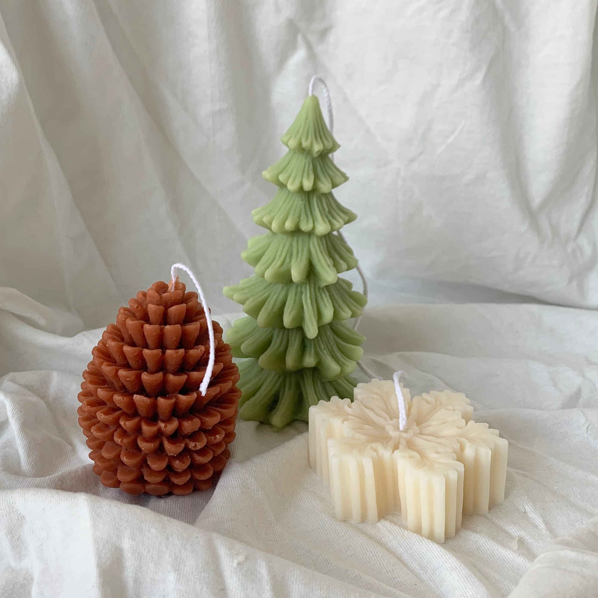 【Ready to ship】Set of 3 Holiday Shaped Soy & BeesWax Candle
