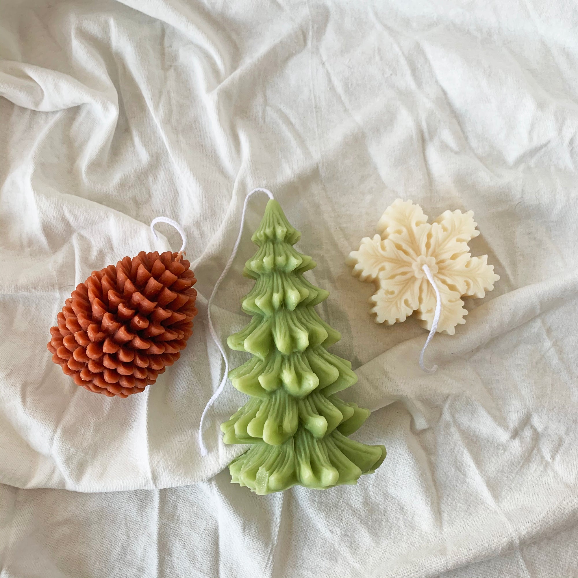 【Ready to ship】Set of 3 Holiday Shaped Soy & BeesWax Candle