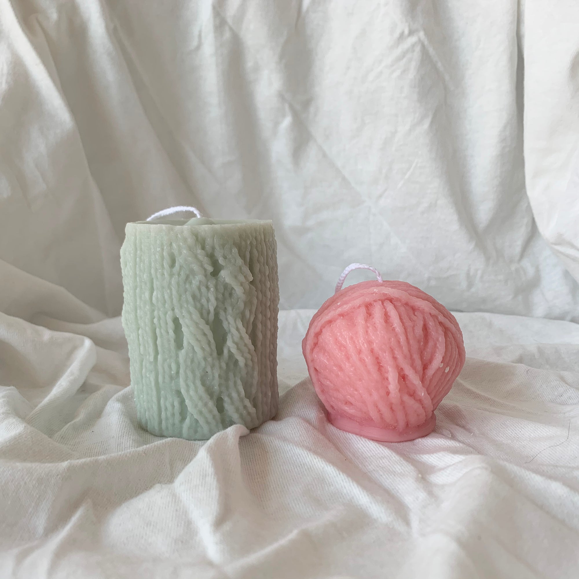 【Ready to ship】Holiday Set of 2 Knitted Shaped Soy & BeesWax Candle