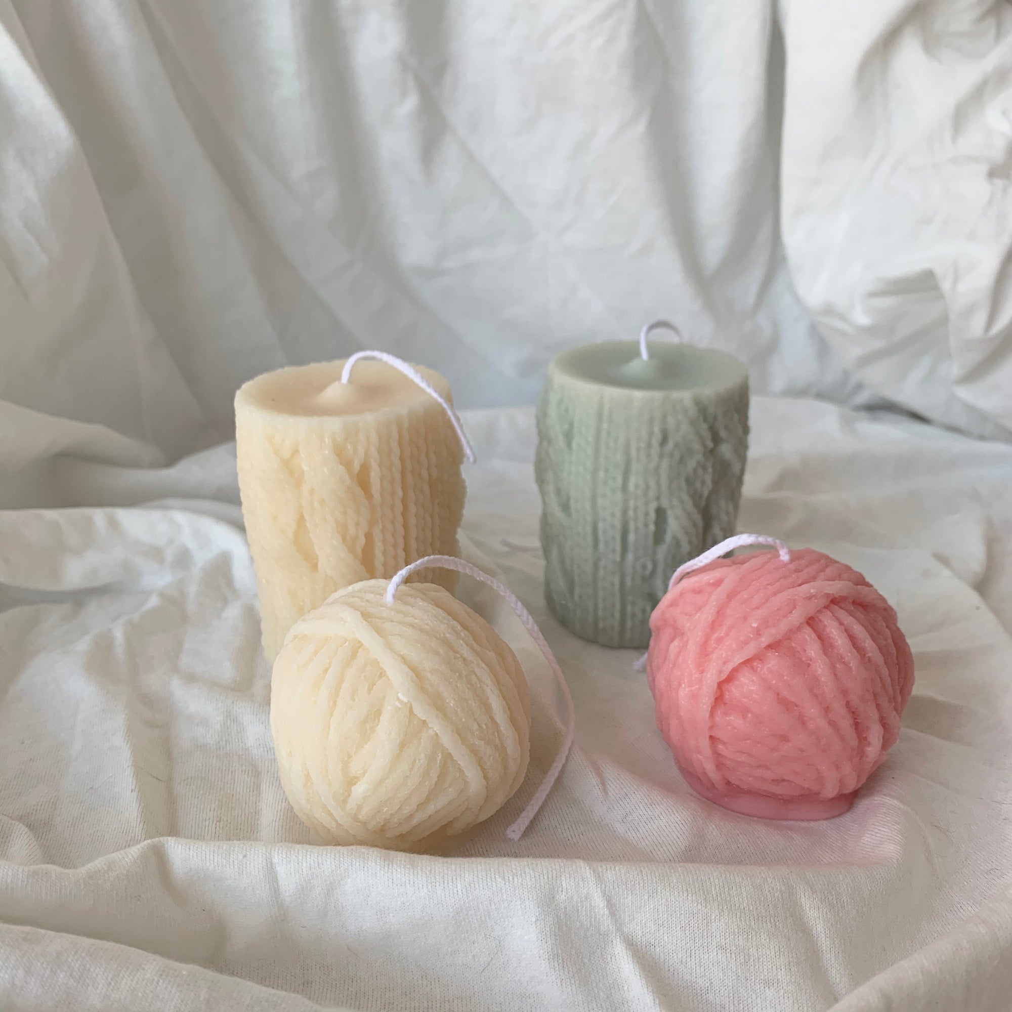 【Ready to ship】Holiday Set of 2 Knitted Shaped Soy & BeesWax Candle