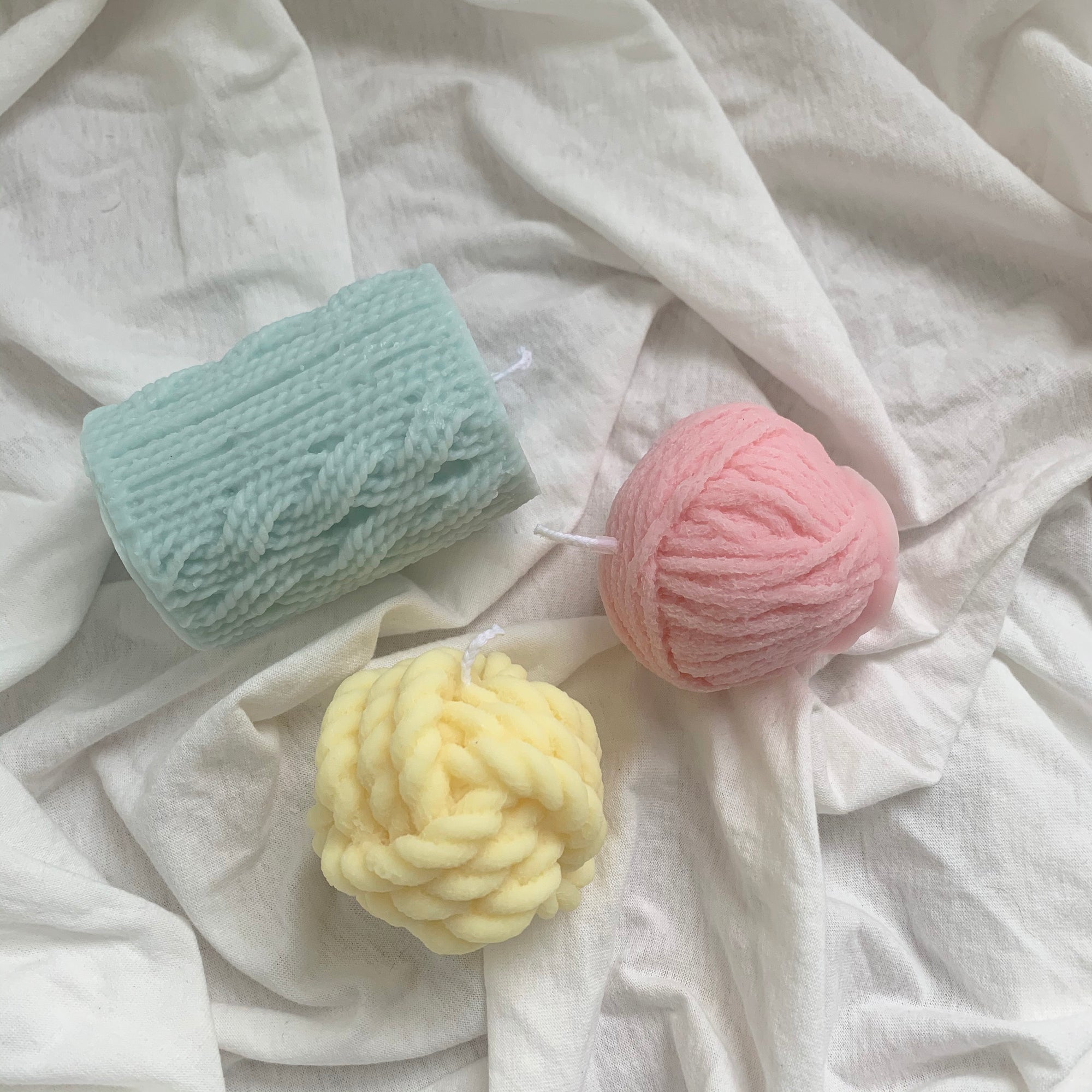 【Ready to ship】Knit Ball Shaped Soy & BeesWax Candle