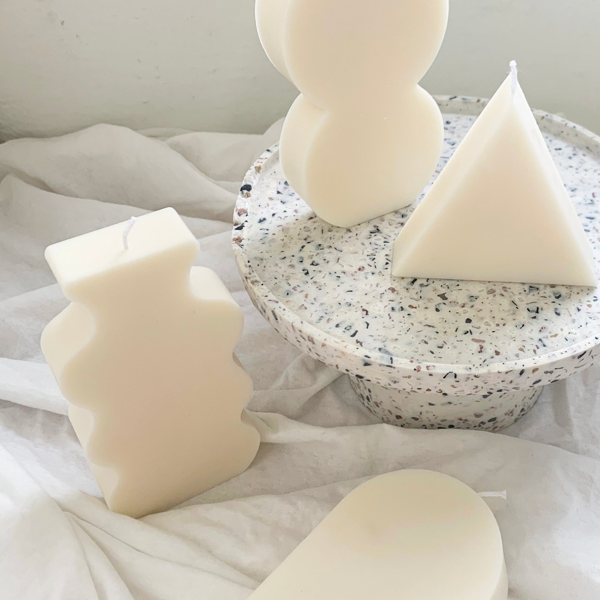 【Ready to ship】Abstract TypeF Wavy shaped Soy & BeesWax Candle