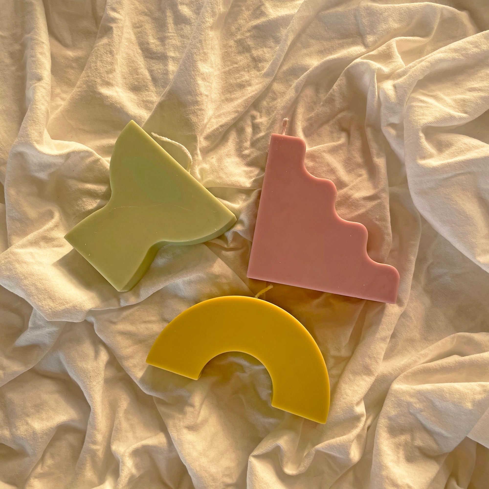 【Ready to ship】Holiday Rainbow Shaped Soy & BeesWax Candle