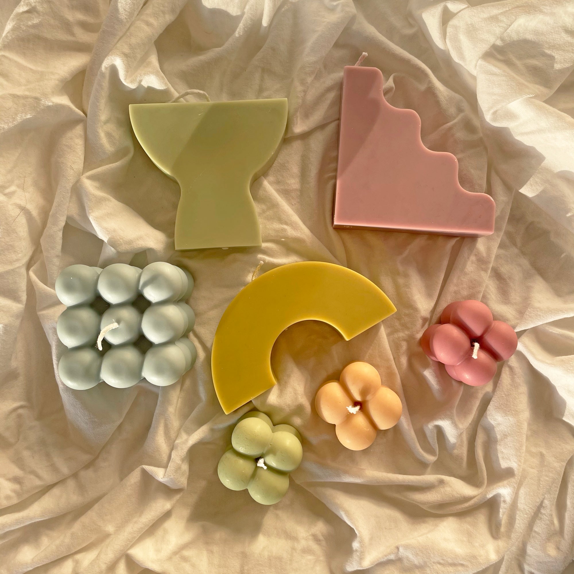 【Ready to ship】Holiday Rainbow Shaped Soy & BeesWax Candle