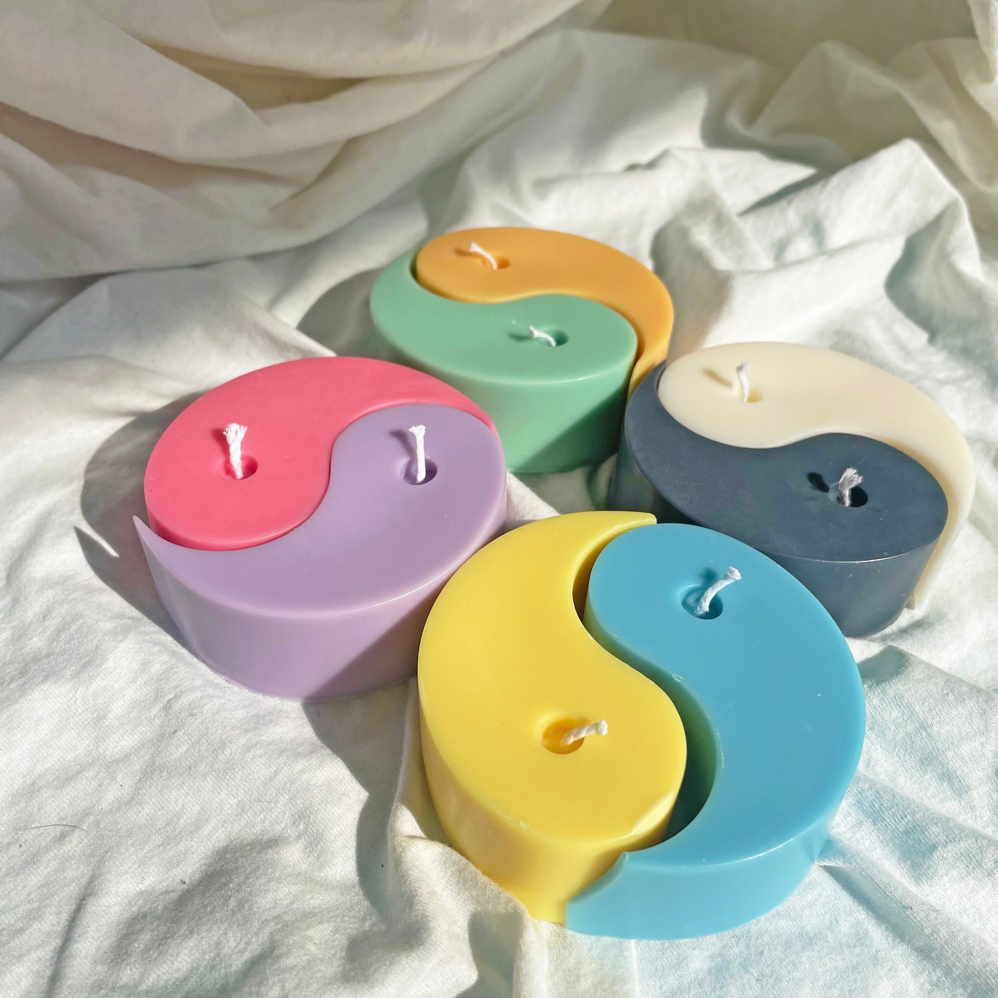 【Ready to ship】Small Yin yang Shaped Soy & BeesWax Candle