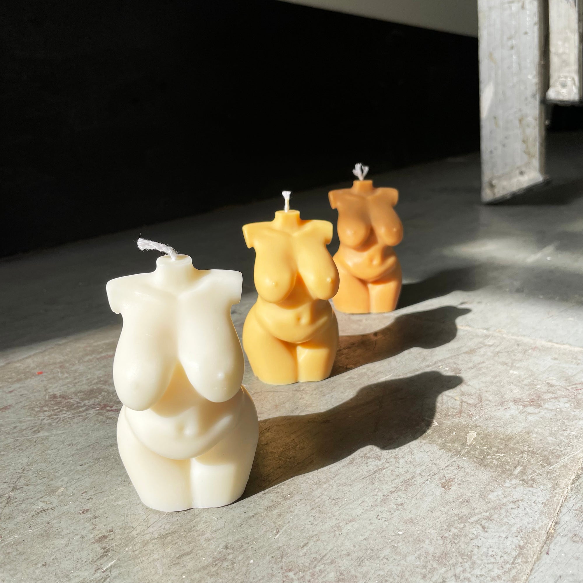 【Ready to ship】Curvy Female shaped Soy & BeesWax Candle